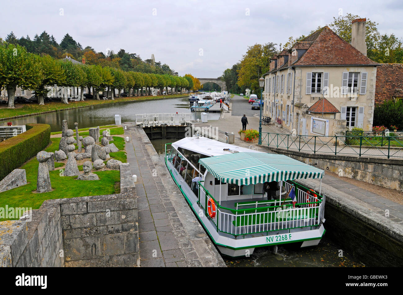 Schiff-Sperre, Canal Lateral a la Loire, Loire-Seitenkanal, Loire River, Briare, Departement Loiret, Centre, Frankreich Stockfoto