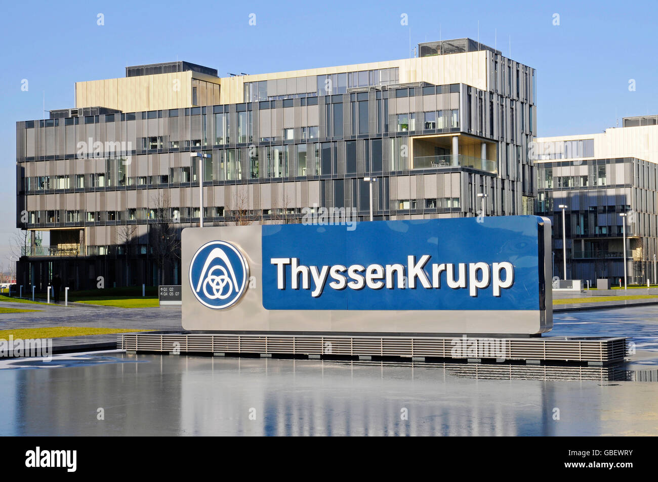 ThyssenKrupp Hauptquartier, North Rhine-Westphalia, Essen, Germany / Thyssen Krupp, Krupp Stadt, Stahlindustrie, Logo Stockfoto