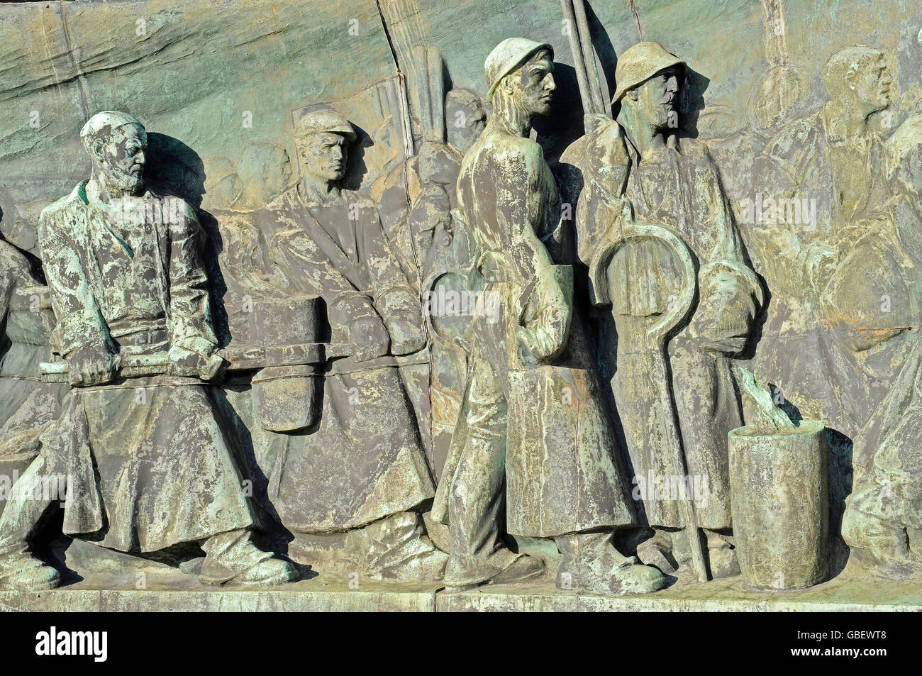 Gusseisen-Denkmal, monumentale Relief von Arthur Hoffmann, ThyssenKrupp, Hauptquartier, North Rhine-Westphalia, Essen, Germany / Arbeitnehmer in der Stahlproduktion, Thyssen Krupp, Krupp Stadt, Stahlindustrie Stockfoto