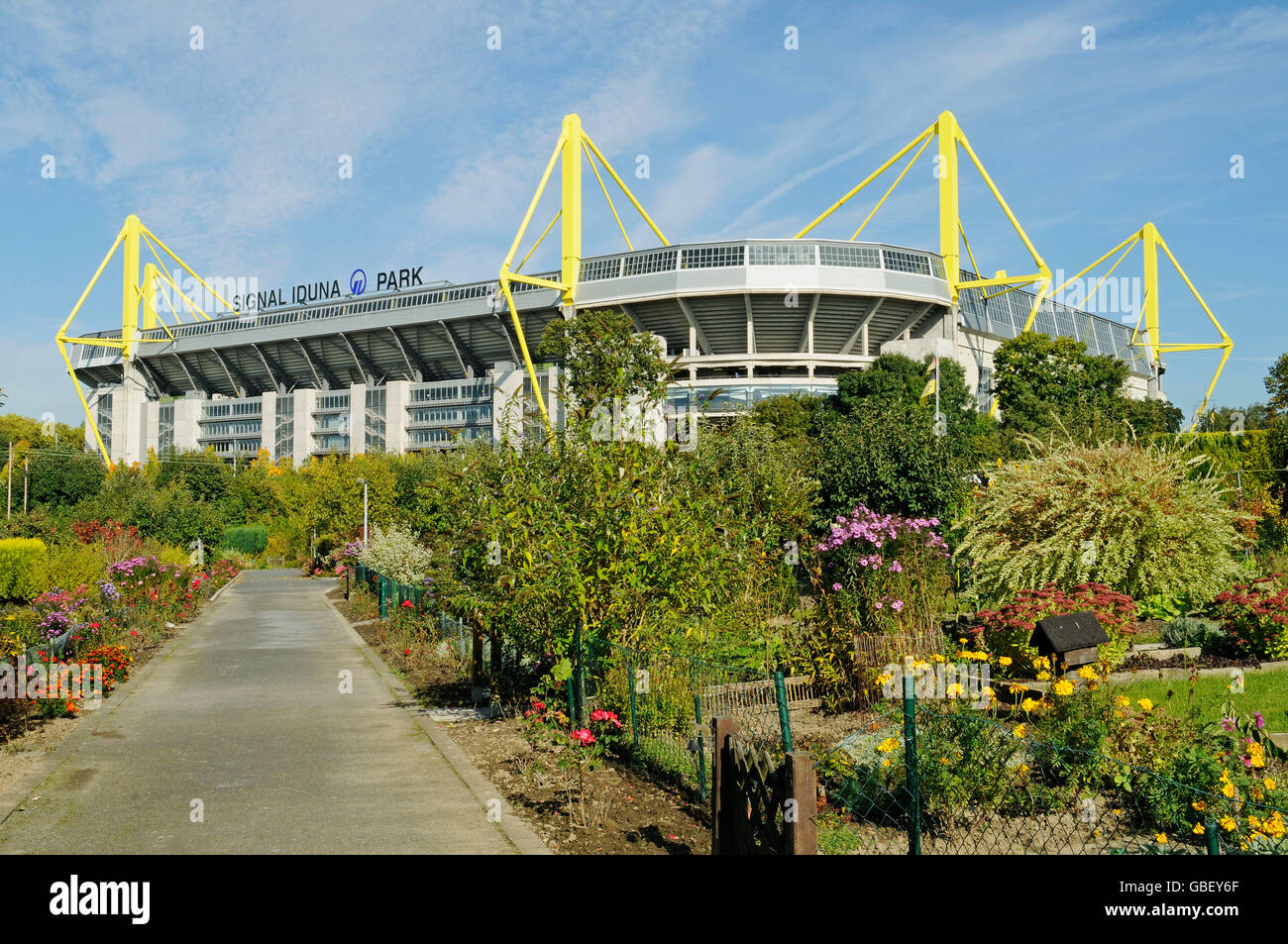 Signal-Iduna-Park, Westfalenstadion, Stadion, BVB, Borussia, Fußballstadion, Garten Kleingartengebiet, Dortmund, Nordrhein-Westfalen, Deutschland Stockfoto