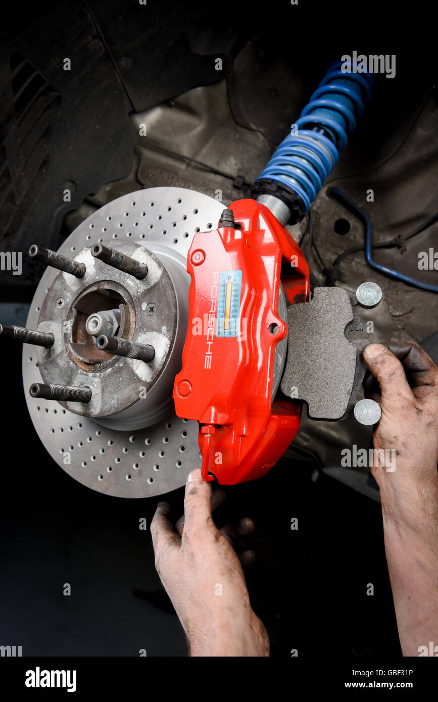 Leistung-Bremsbeläge auf Porsche ausgestattet Stockfoto