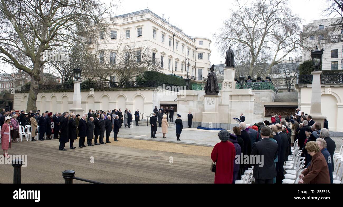 Die Enthüllung eines Denkmals für die Queen Mother in der Mall im Zentrum von London. Stockfoto