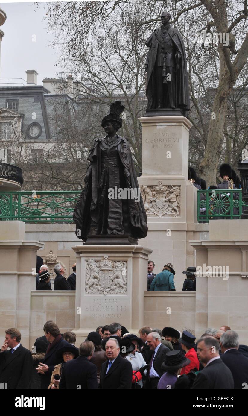 Die Enthüllung eines Denkmals für die Queen Mother in der Mall im Zentrum von London. Stockfoto