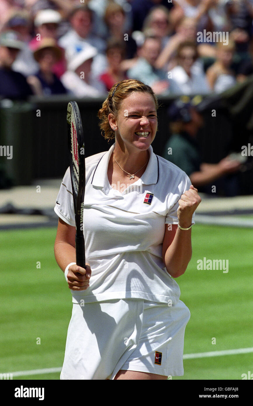 Tennis - Wimbledon Championships - Dameneinzel - Finale - Lindsay Davenport gegen Steffi Graf. Lindsay Davenport feiert einen Punkt im Finale. Stockfoto