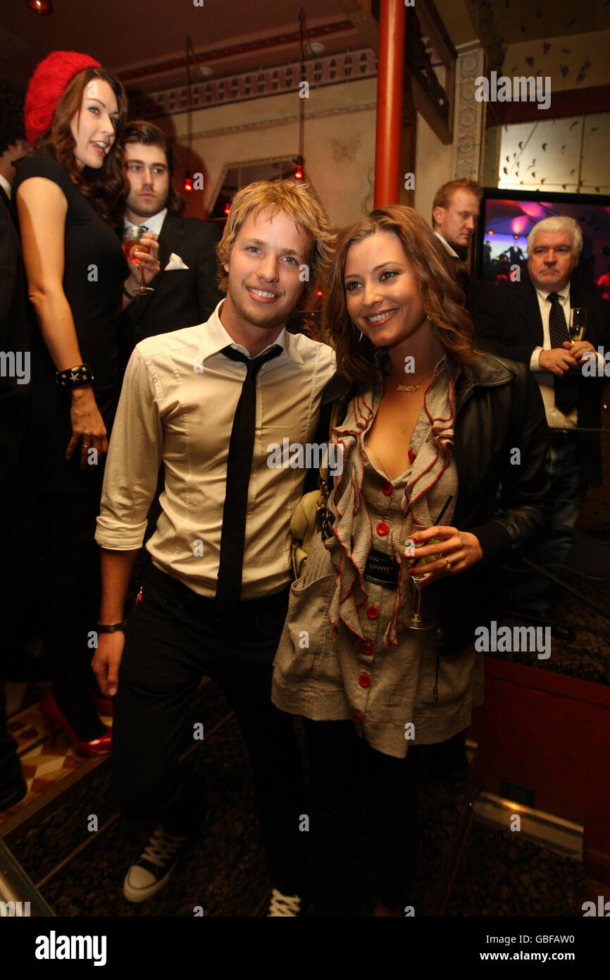 Sam Branson mit Holly Valance bei der V Australia Party im Chateau Marmont in Los Angeles, USA. Die Party feiert den ersten V Australia Flug von Sydney nach LA. Stockfoto