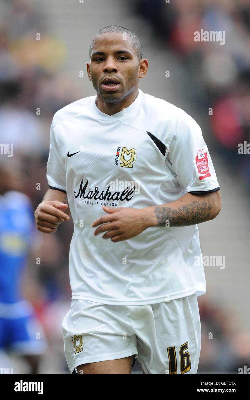 Fußball - Coca-Cola Football League One - Milton Keynes Dons / Leicester City - Stadion:mk. Jason Puncheon, Milton Keynes Dons Stockfoto