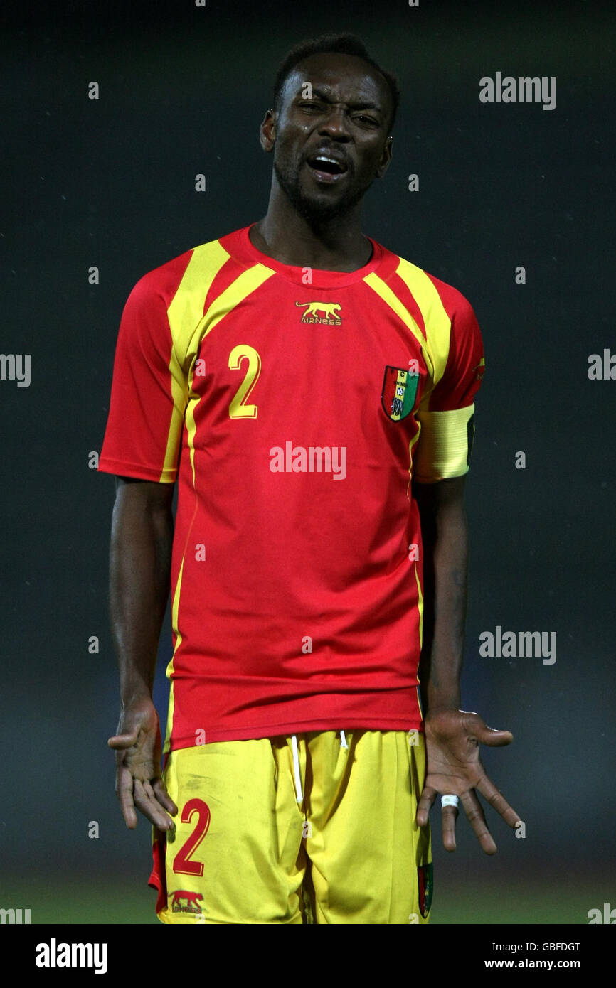 Fußball - Internationale Freundschaften - Kamerun gegen Guinea - Stade Robert Bobin. Pascal Feindouno, Kamerun Stockfoto