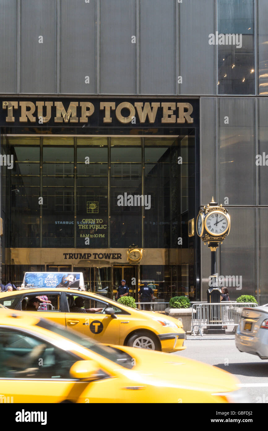 Trump Tower ist ein Büro- und Wohnhaus-Wolkenkratzer in Midtown Manhattan an der Fifth Avenue, New York City, USA Stockfoto