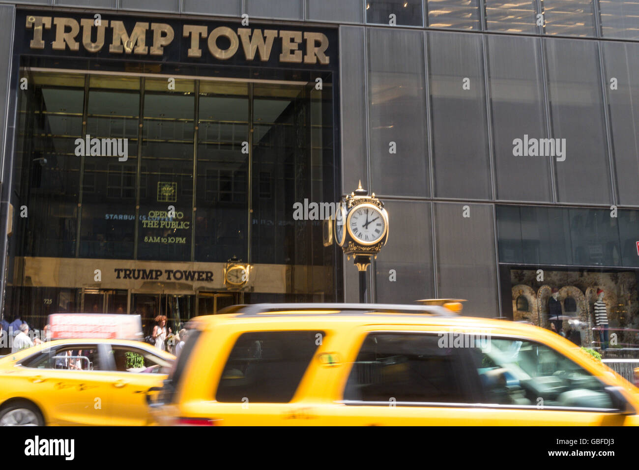 Trump Tower ist ein Büro- und Wohnhaus-Wolkenkratzer in Midtown Manhattan an der Fifth Avenue, New York City, USA Stockfoto