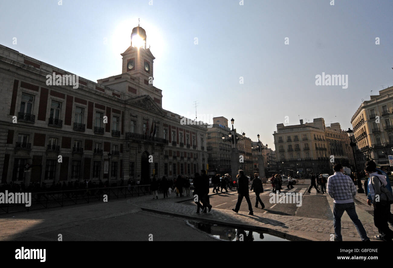 Reisestacks - Madrid - Februar 2009. Gesamtansicht der Real Casa de Correos in der Puerta del Sol in Madrid, Spanien Stockfoto