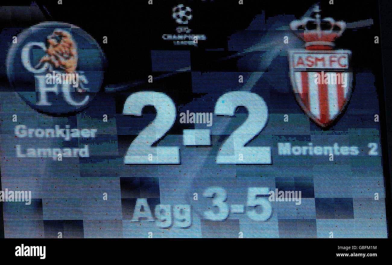 Fußball - UEFA Champions League - Halbfinale - zweite Etappe - Chelsea  gegen Monaco. Die Anzeigetafel zeigt das Endergebnis des UEFA Champions  League Halbfinales der zweiten Etappe - Chelsea gegen Monaco  Stockfotografie - Alamy