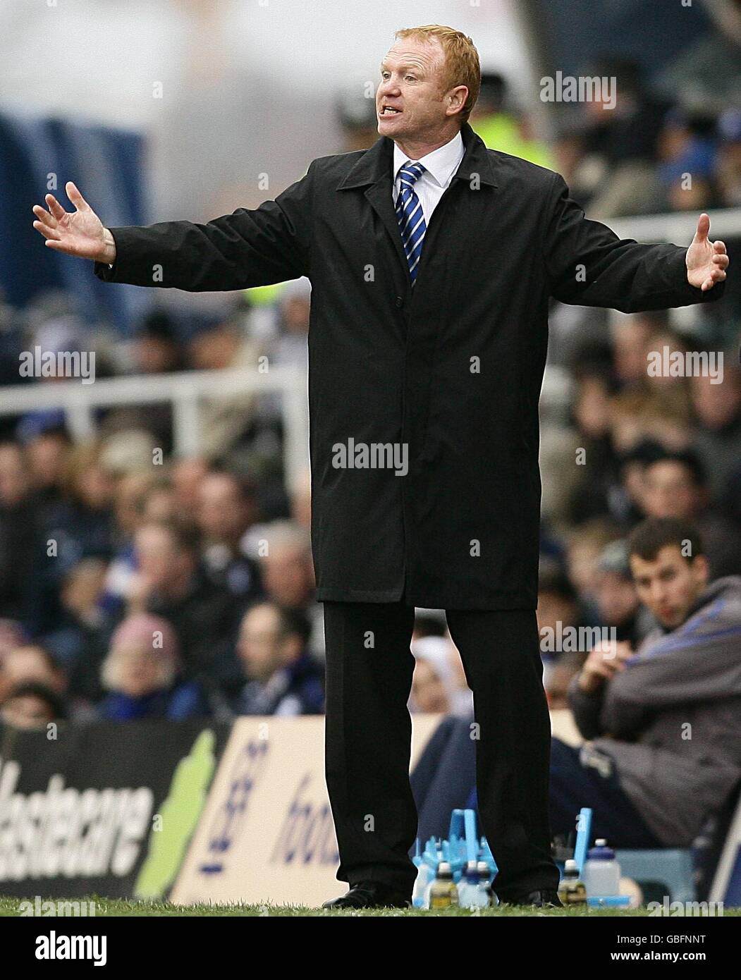 Alex McLeish von Birmingham City ist aus der Touchline gedeutet. Stockfoto