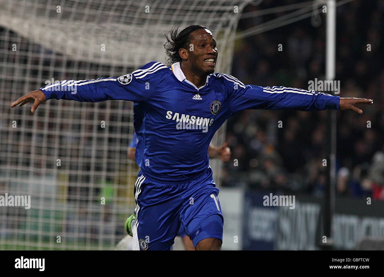 Fußball - UEFA Champions League - erste Ausscheidungsrunde - zweite Etappe - Juventus gegen Chelsea - Stadio Olimpico. Chelsea's Didier Drogba feiert, nachdem er das zweite Tor erzielt hat Stockfoto