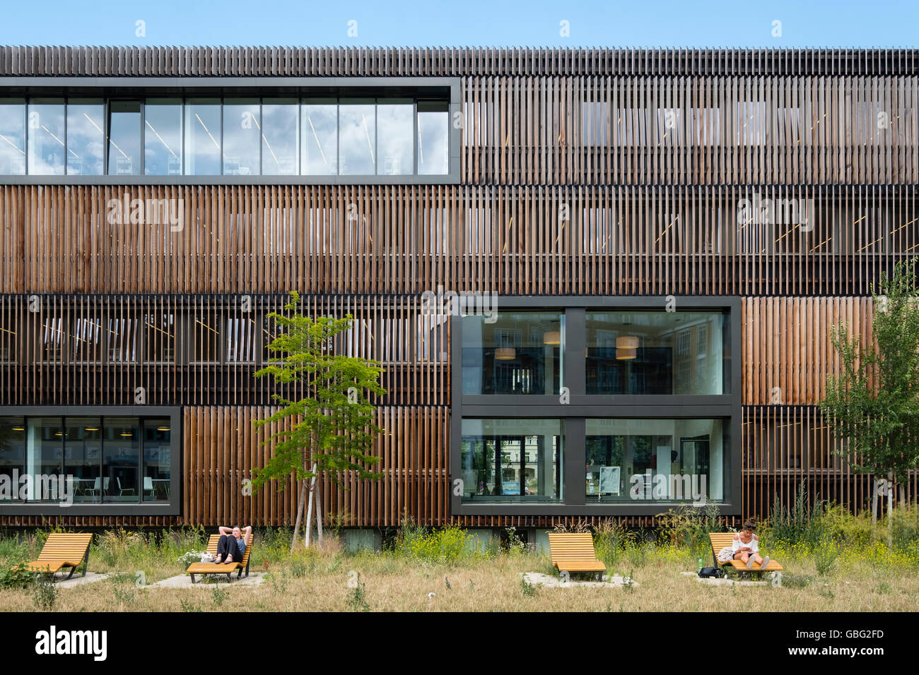 Neues Holz verkleideten modernen Pablo Neruda Bibliothek Stadtbibliothek in Friedrichshain in Berlin Deutschland Stockfoto