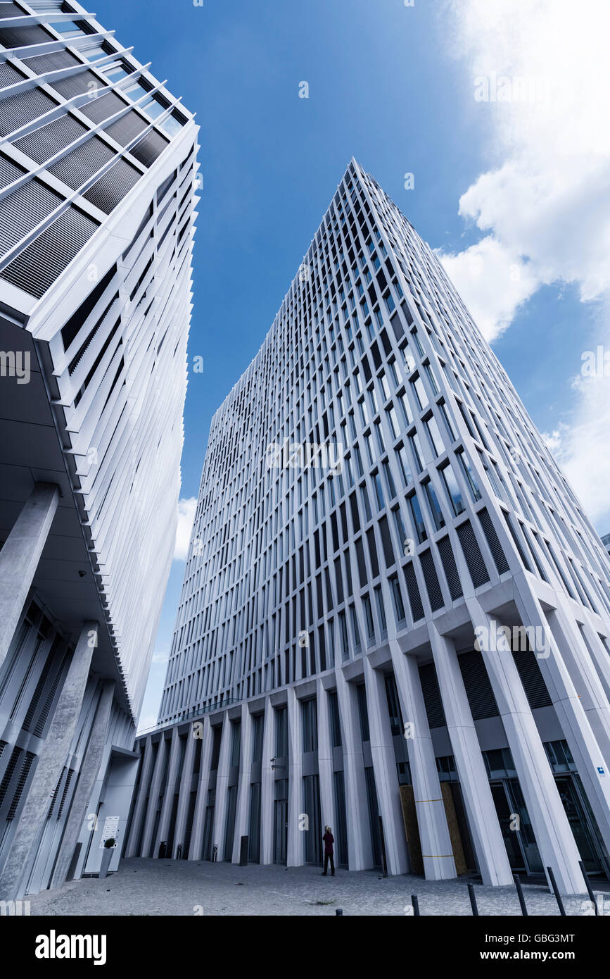 Ansicht des neuen Büroturm für Turm der Gesamtumsatz des Unternehmens in der neuen lobte Immobilienentwicklung in Berlin Deutschland Stockfoto