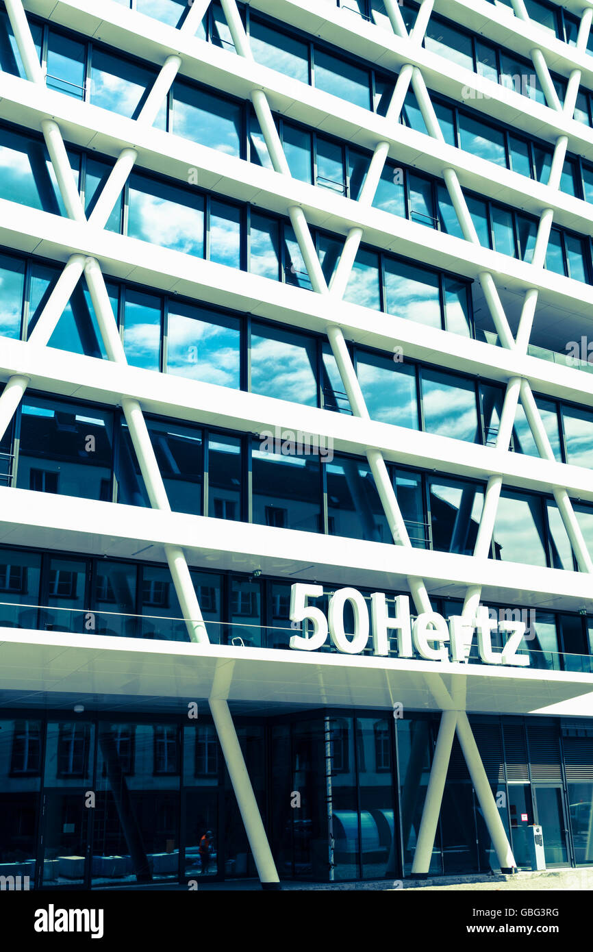 Detail der Fassade des neuen Hauptsitzes der 50 Hertz Power Company im Bau befindliche neue lobte Immobilienentwicklung, Berlin Stockfoto