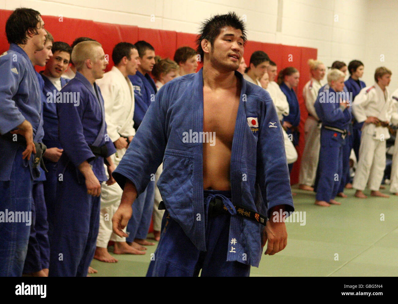 Der japanische Judo-Star Kosei Inoue bei einer Trainingseinheit am Hauptsitz von Judo Scotland in Ratho, wo er mit einigen der besten Judo-Konkurrenten Großbritanniens trainiert. Stockfoto