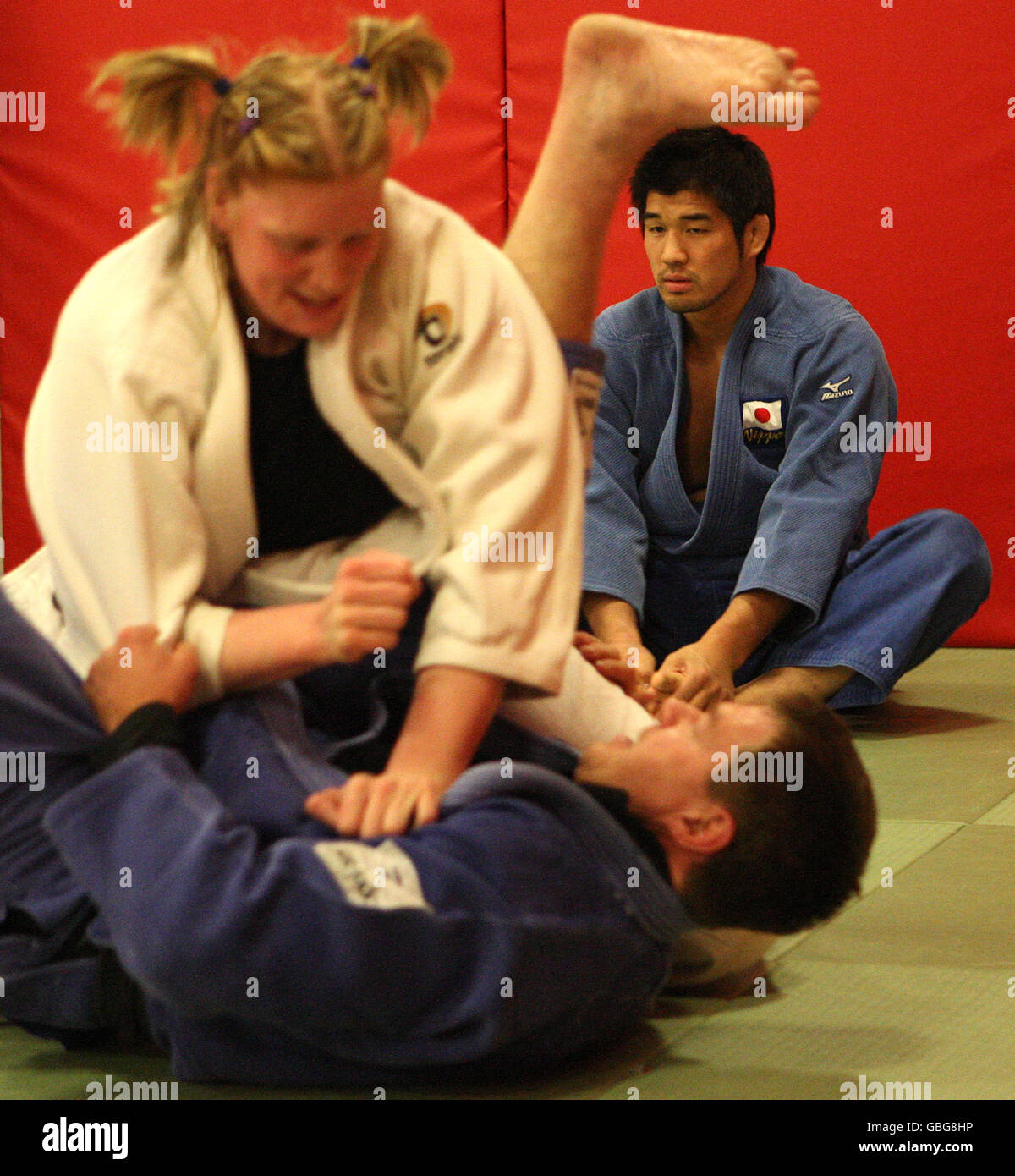 Kosei Inoue nimmt an Trainingseinheiten am Hauptsitz von Judo Scotland in Ratho Teil, wo er mit einigen der besten Spieler dieses Landes wie Euan Burton und Matthew Purssey trainiert. Stockfoto