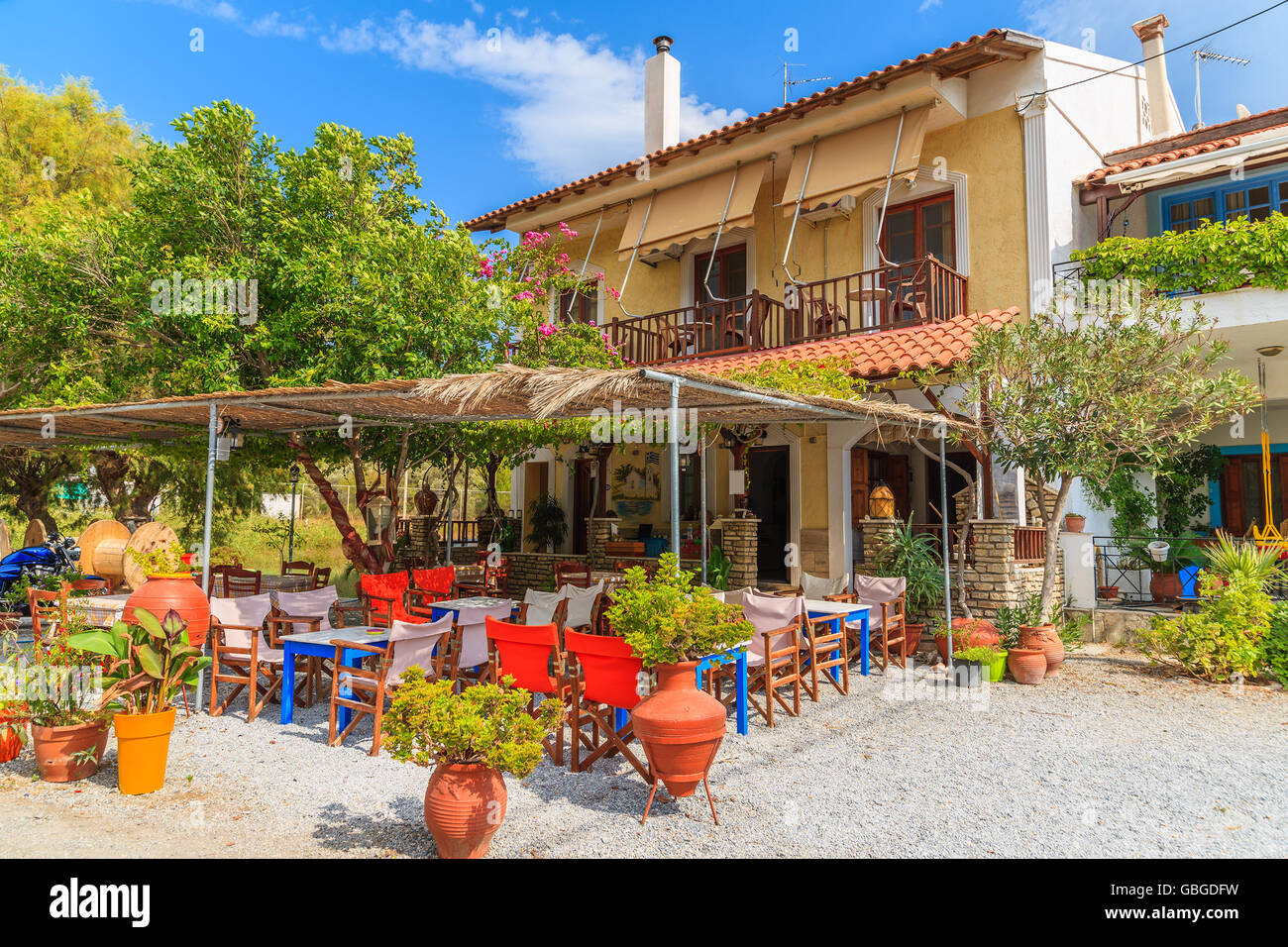 Traditionelle griechische Taverne in kleinen Dorf auf der Insel von Samos, Griechenland Stockfoto