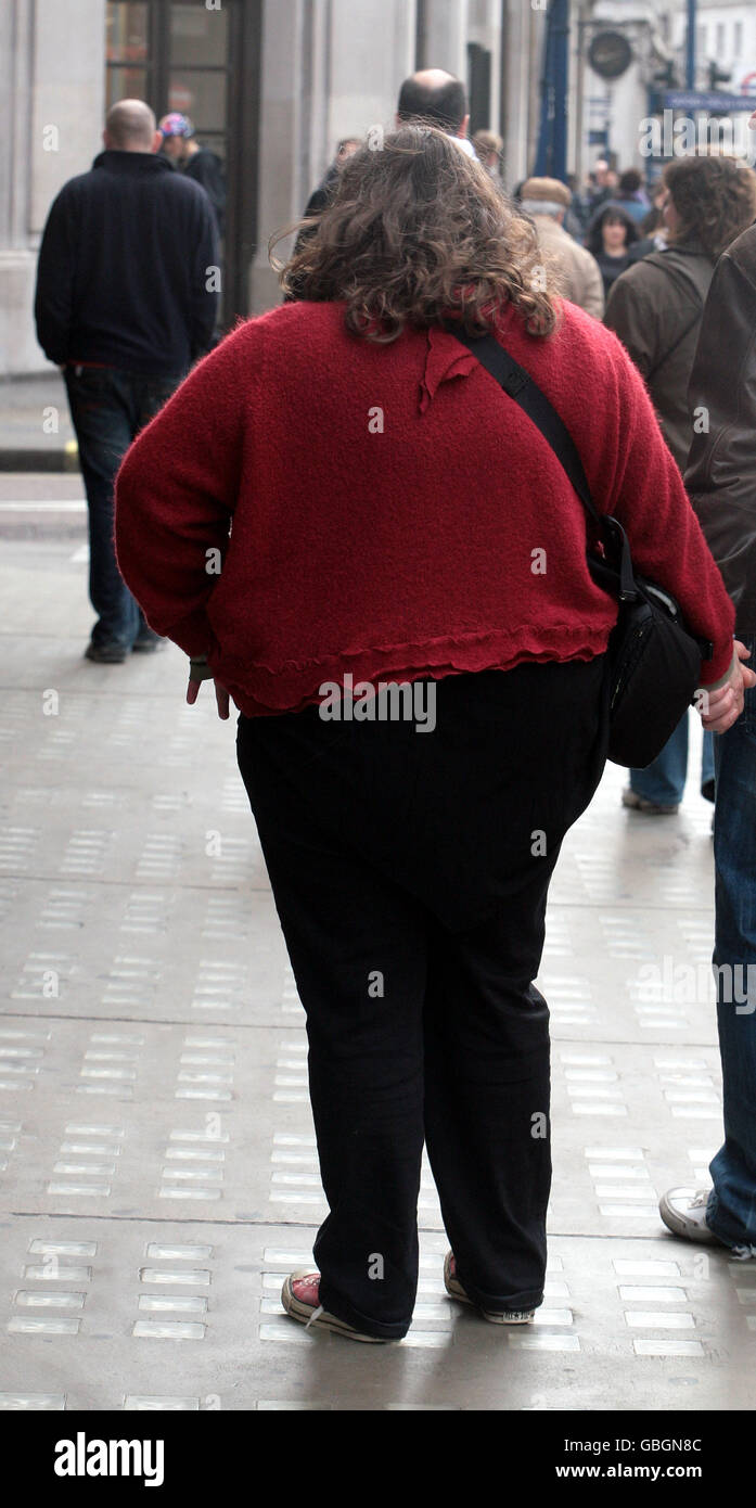 Eine allgemeine Ansicht einer übergewichtigen Frau im Zentrum von London. Stockfoto