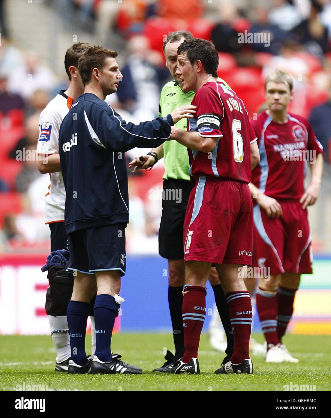 Fußball Johnstone es Paint Trophy Finale Luton Town V Scunthorpe