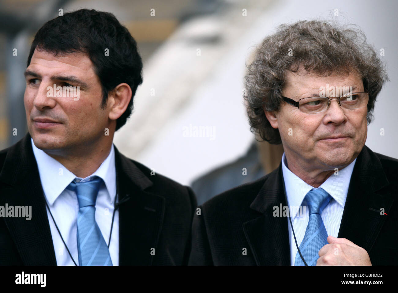 Rugby Union - RBS Six Nations Championship 2009 - England gegen Frankreich - Twickenham. Frankreich-Trainer Marc Lievremont Frankreich (links) und Teamchef Jo Maso (rechts) Stockfoto