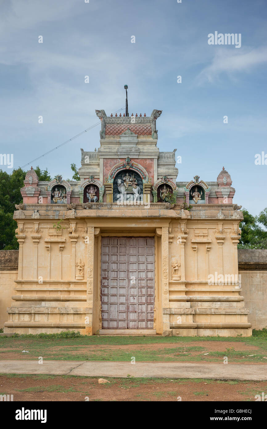 Porträt von Eingang zu Shiva-Tempel in Soorakudi. Stockfoto