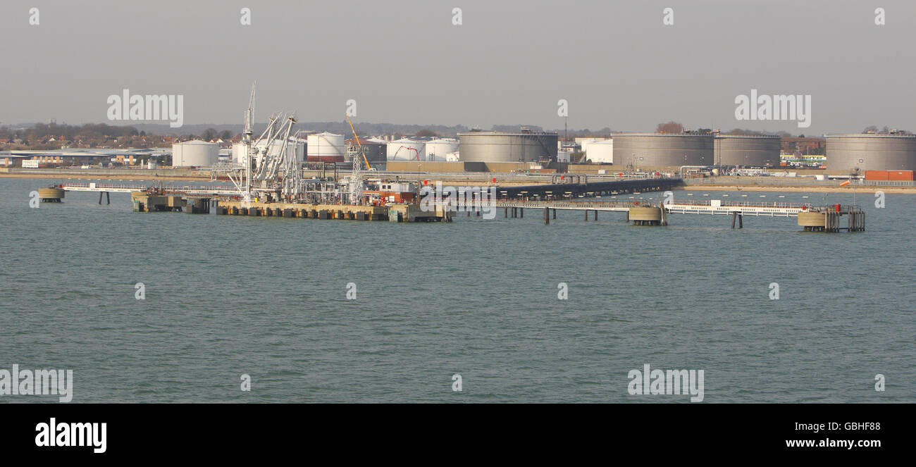 Gesamtansicht des BP Oil Terminals in Hamble bei Southampton, Hampshire. Stockfoto
