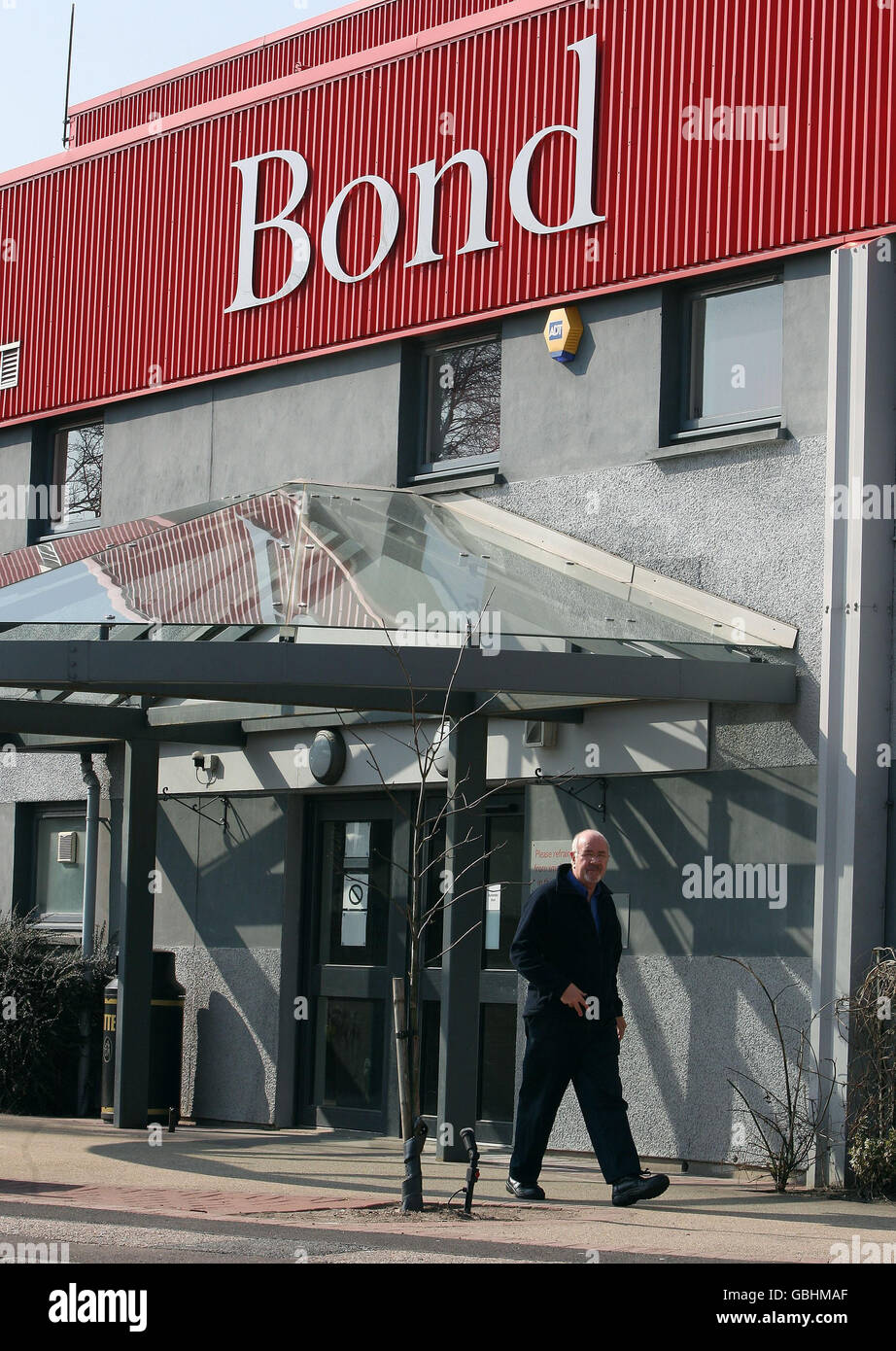 Ein allgemeiner Blick auf den Bond Helicopter-Stützpunkt am Flughafen Aberdeen, nachdem gestern ein Hubschrauber abgestürzt war und seine Crew in der Nordsee getötet wurde. Stockfoto