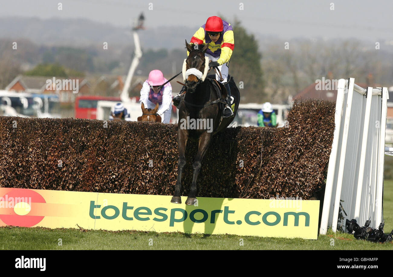 Horse Racing - 2009 John Smiths Grand National Meeting - Tag eins - Aintree Racecourse Stockfoto