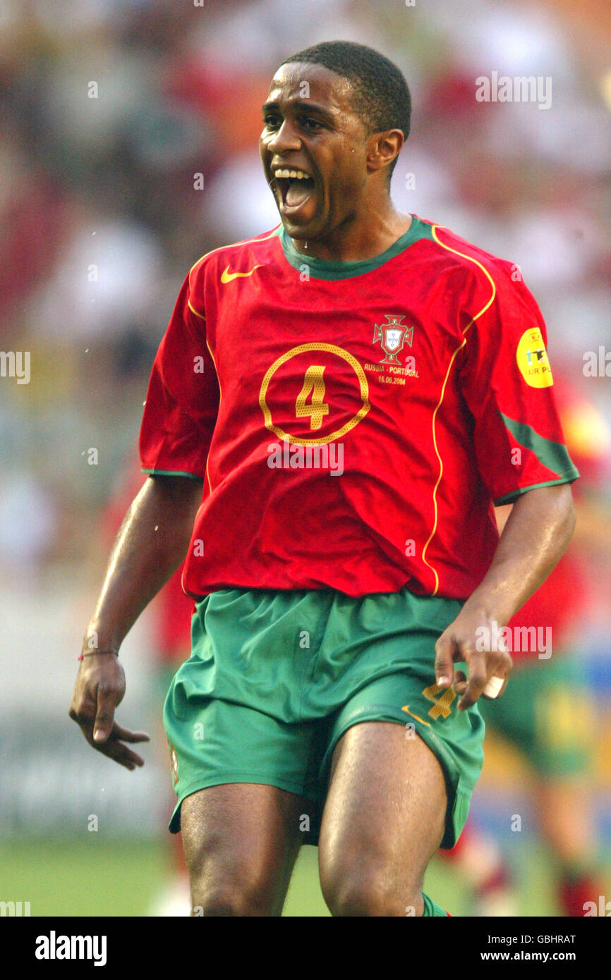 Fußball - UEFA-Europameisterschaft 2004 - Gruppe A - Russland gegen Portugal. Jorge Aanrade, Portugal Stockfoto