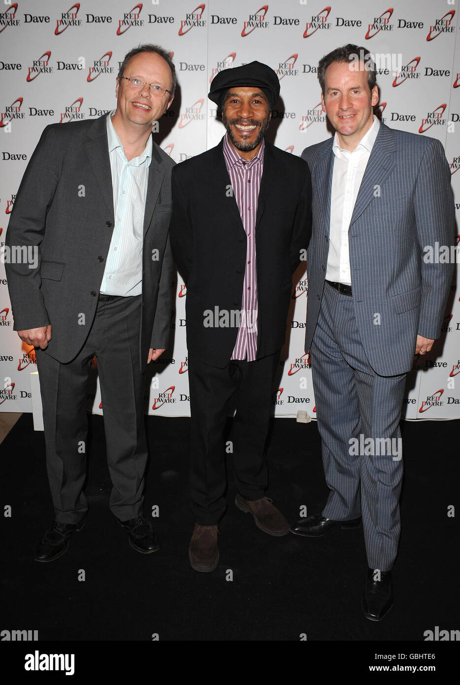 Robert Llewellyn, Danny John-Jules und Chris Barrie sind zum 21. Jahrestag von Red Dwarf wiedervereint. Sie sind bei der Vorführung von Red Dwarf: Back to Earth im Mayfair Hotel in London zu sehen. Stockfoto