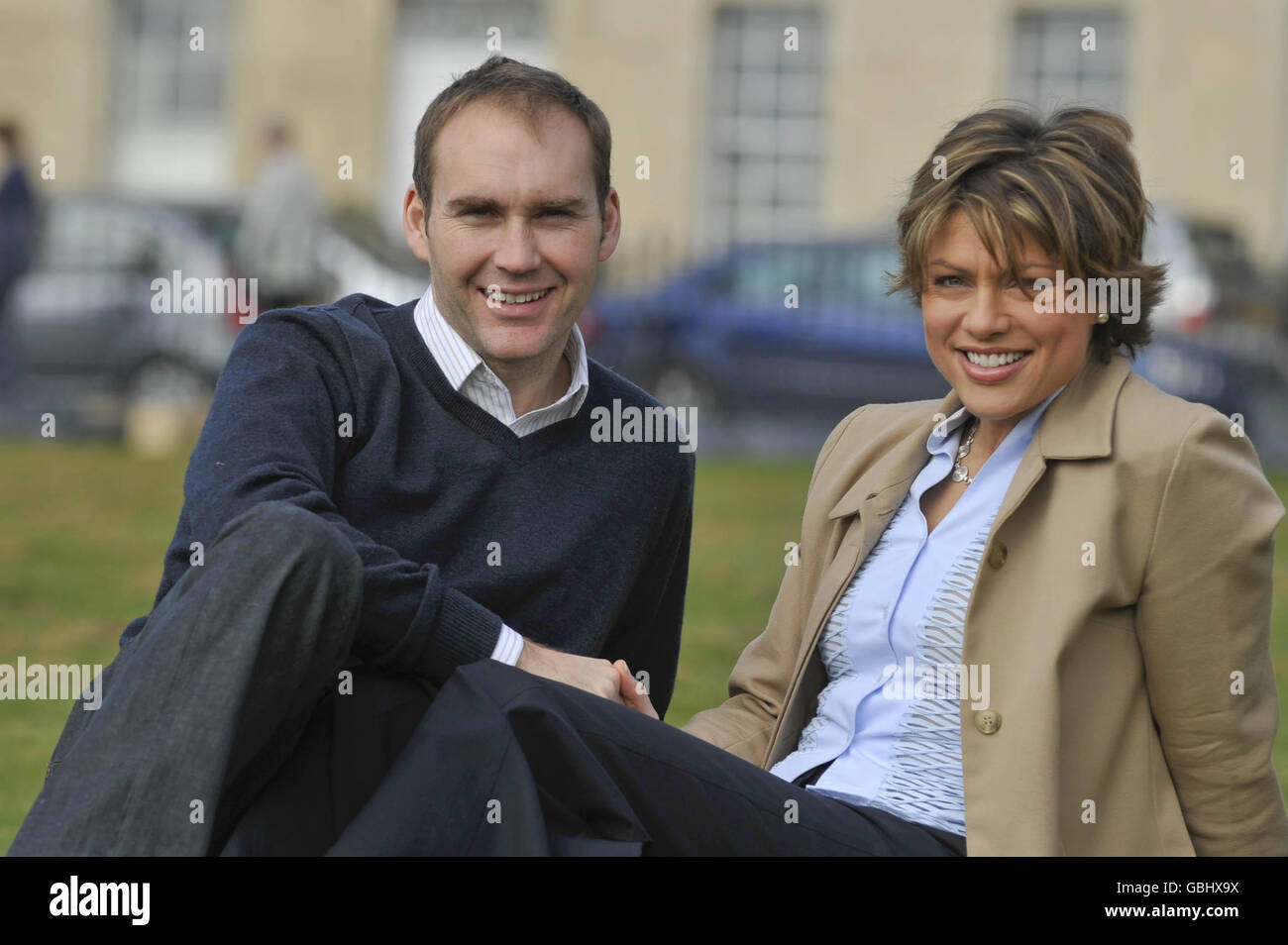 Kate Silverton und ihr Verlobter Mike Heron sind zusammen vor dem Royal Crescent, Bath, abgebildet. Stockfoto