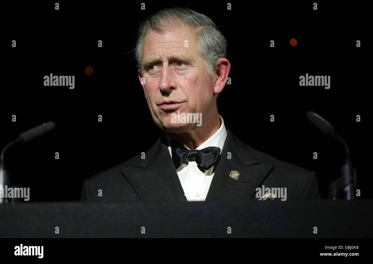 Der Prinz von Wales hält eine Rede während eines Prince's Trust Empfangs, eines Abendessens und eines Balls in der Eaton Hall, dem Haus des Herzogs von Westminster, in Chester. Stockfoto