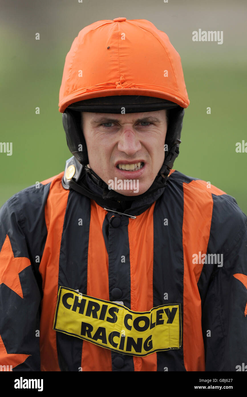 Pferderennen - die Heathcotes außerhalb Handicap Hürdenlauf- Bangor auf Dee Rennbahn. Paddy Brennan, Jockey Stockfoto