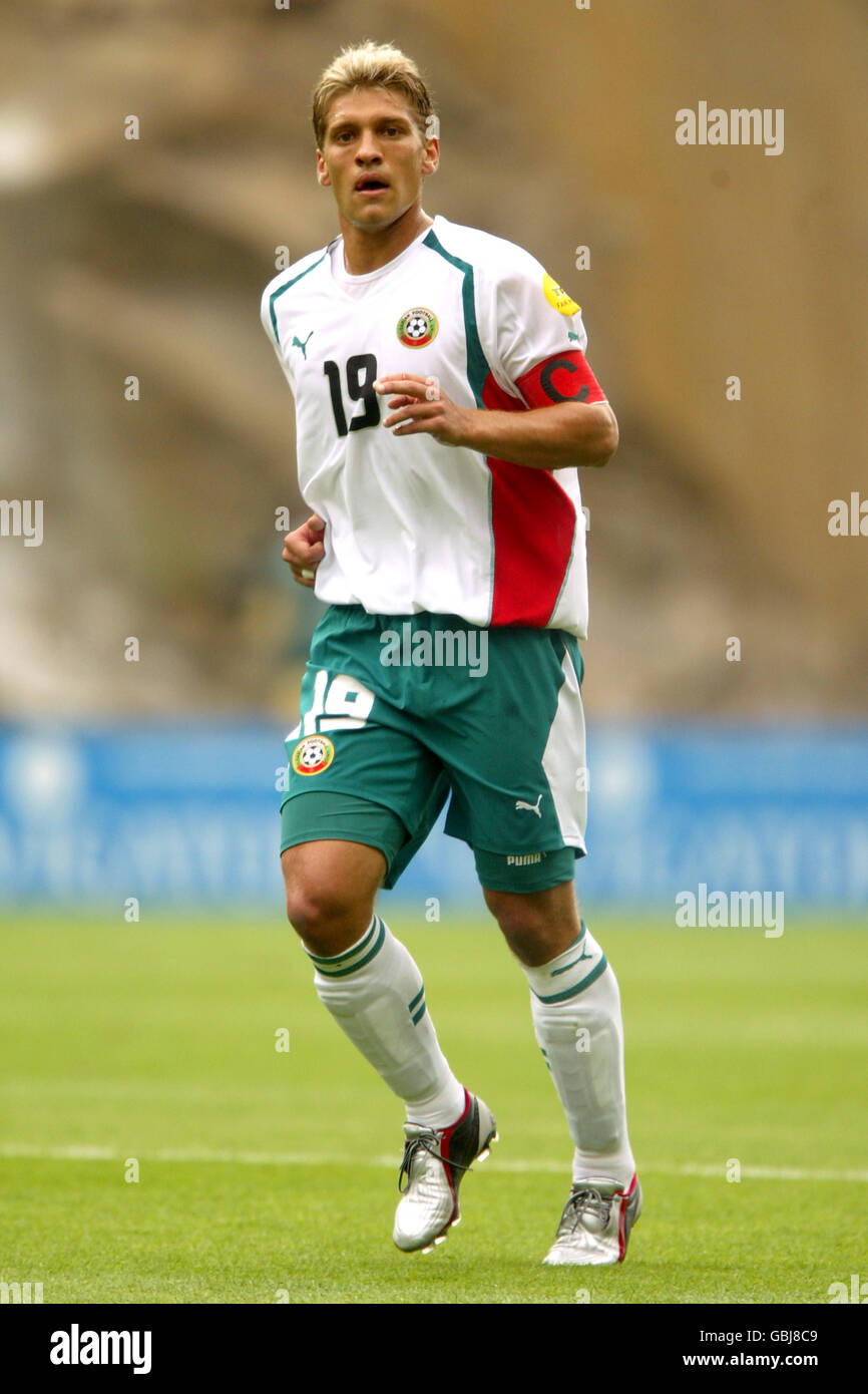 Fußball - UEFA-Europameisterschaft 2004 - Gruppe C - Bulgarien - Dänemark. Stillian Petrov, Bulgarien Stockfoto