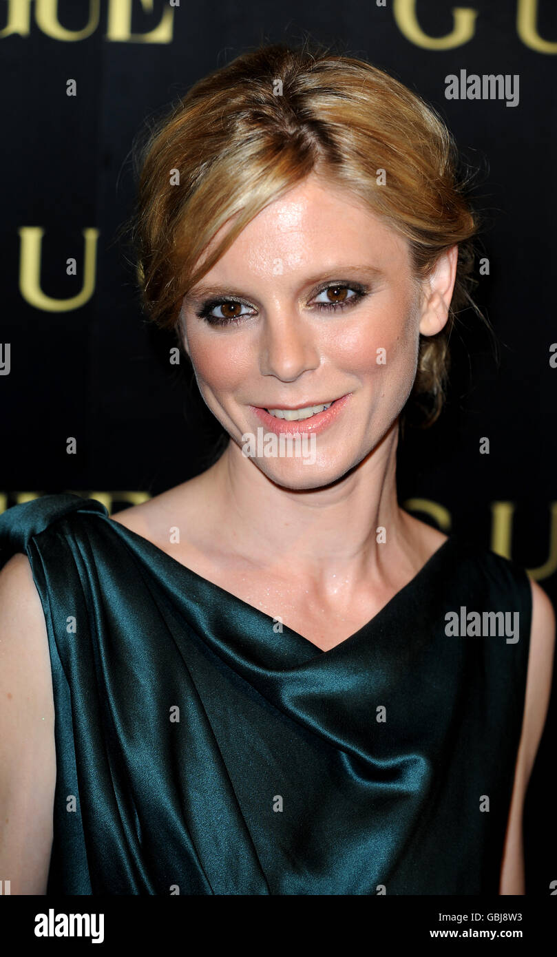 Emilia Fox kommt zu einem Abendessen zu Ehren von Frida Giannini, Creative Director von Gucci, bei dem Alexandra Shulman, Redakteurin der britischen Vogue, in der Saatchi Gallery in London zu Gast ist. Stockfoto