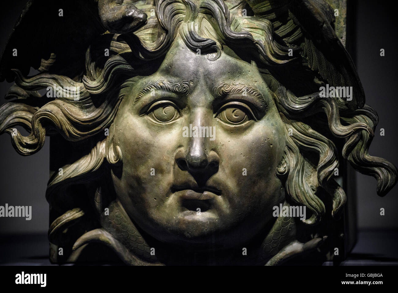 Rom. Italien. Bronze dekorative Kopf der Medusa von Caligula Schiff (1. C AD), Museo Nazionale Romano. Palazzo Massimo alle Terme. Stockfoto