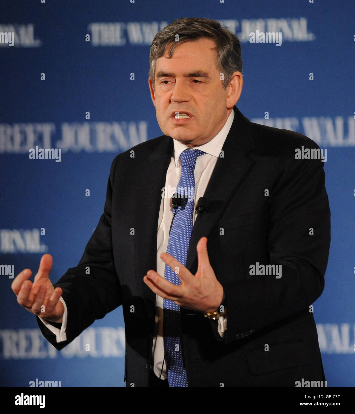 Gordon Brown nimmt heute an einem Frühstückstreffen mit Geschäftsführern in New York Teil, veranstaltet von Robert Thomson, Managing Editor des Wall Street Journal. Der Premierminister verharmlos die Berichte über einen Riss mit dem Gouverneur der Bank of England über die Notwendigkeit einer neuen Einspritzung von Kaufkraft, um die kränkelnde britische Wirtschaft wieder zu beleben. Stockfoto