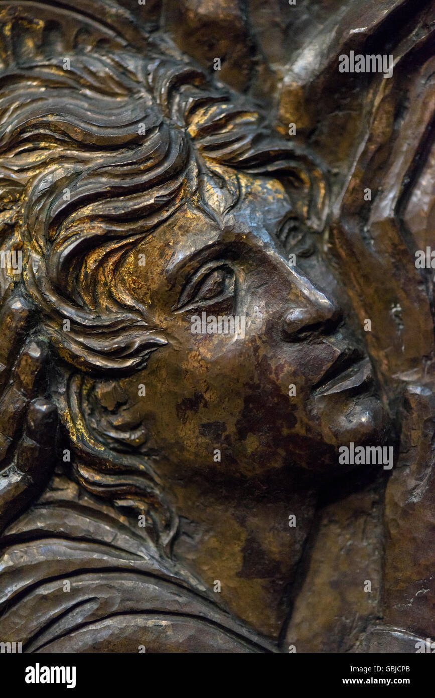 Florenz. Italien. Die Kanzel der Auferstehung (1460-1465) von Donatello, in der Basilika von San Lorenzo. Stockfoto