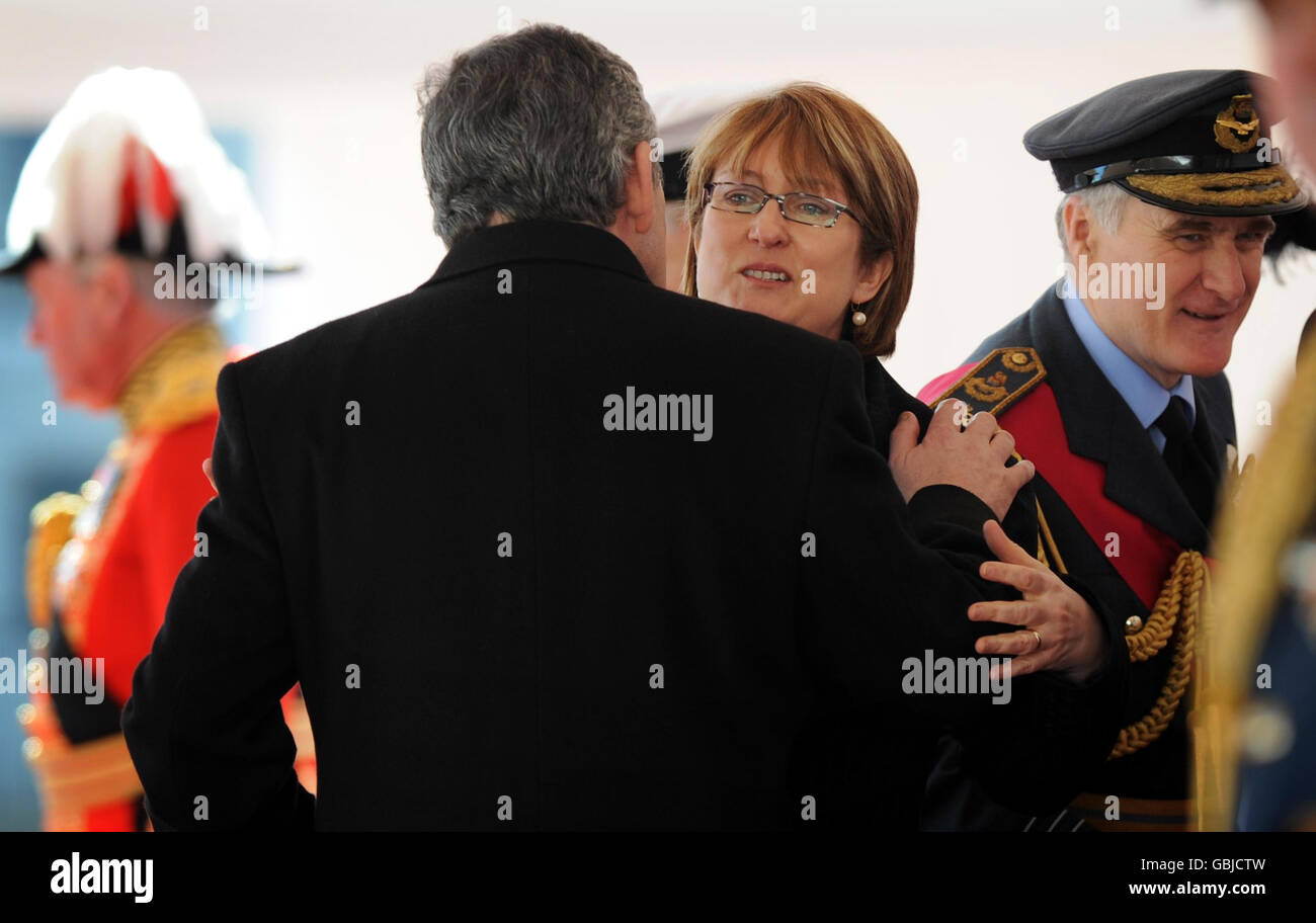 Innenministerin Jacqui Smith begrüßt den Premierminister Gordon Brown bei der feierlichen Ankunft des Präsidenten von Mexiko bei der Horse Guards Parade in London. Stockfoto