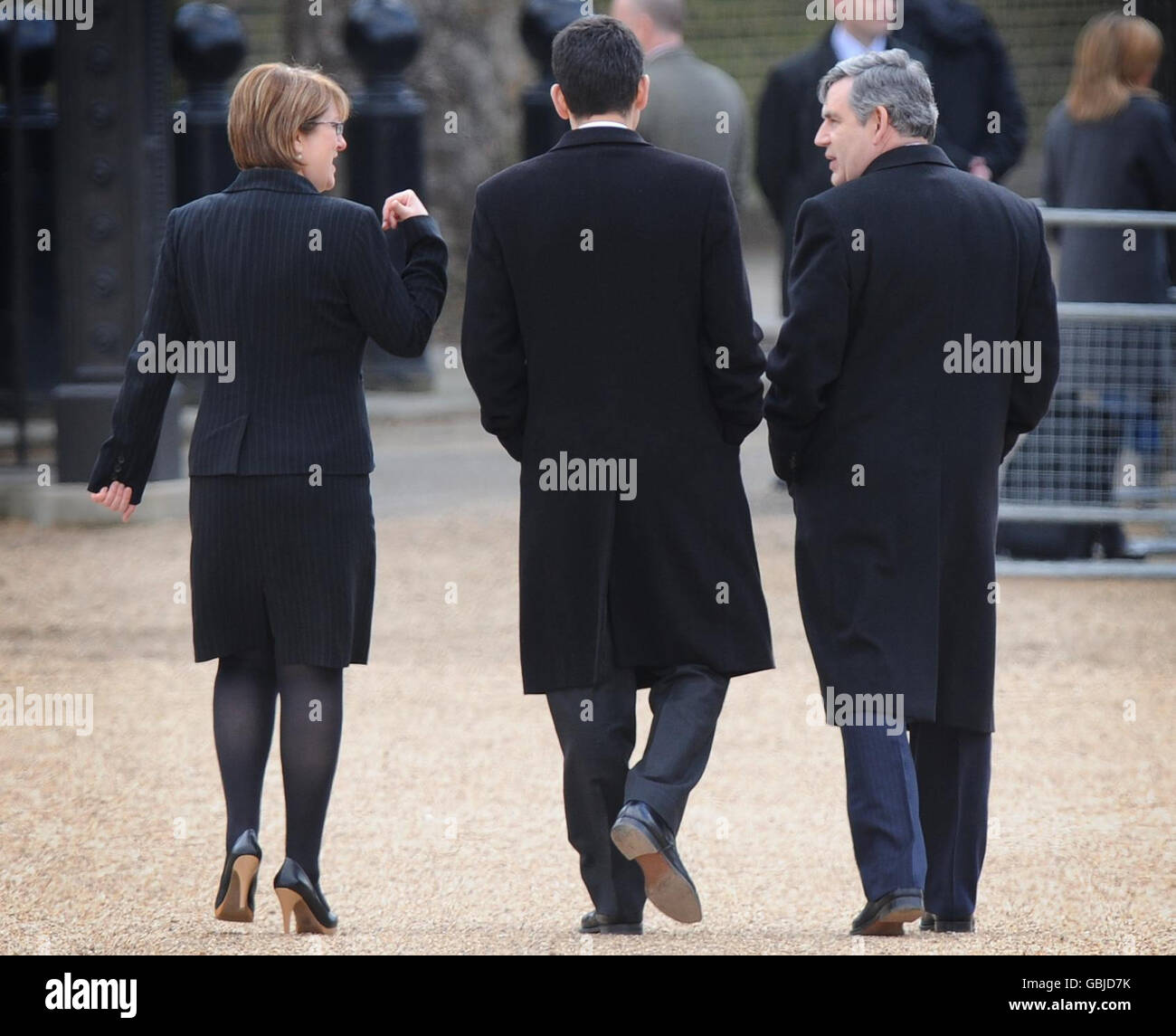 Innenministerin Jacqui Smith mit Premierminister Gordon Brown (rechts) und Außenminister David Miliband, nachdem sie an der feierlichen Ankunft des Präsidenten von Mexiko bei der Horse Guards Parade in London, am ersten Tag seines Staatsbesuchs in Großbritannien, teilgenommen hatten. Stockfoto
