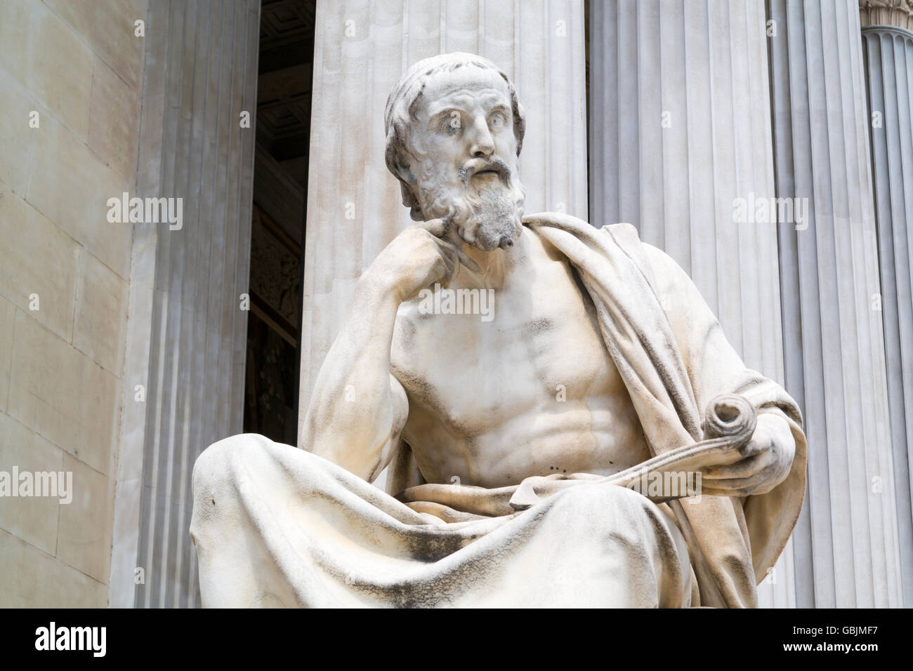 Statue von Herodot vor dem österreichischen Parlament Gebäude an der Ringstraße in Wien, Österreich Stockfoto