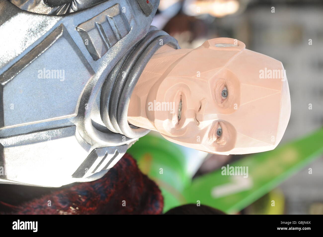 Robert Llewellyn vor der Weltpremiere von Red Dwarf: Back to Earth, The Director's Cut, im Berkeley Square, London. Stockfoto