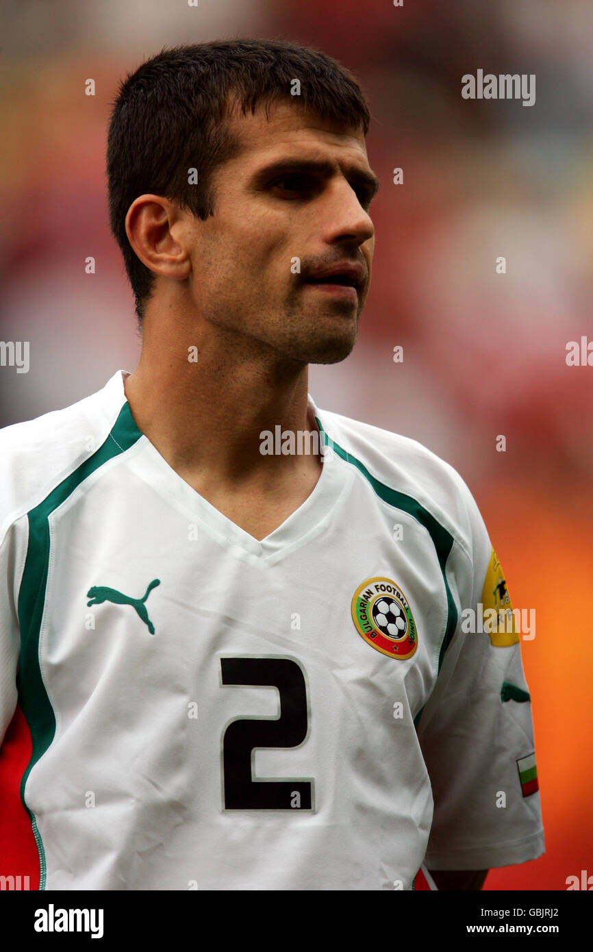 Fußball - UEFA-Europameisterschaft 2004 - Gruppe C - Bulgarien - Dänemark. Vladimir Ivanov, Bulgarien Stockfoto