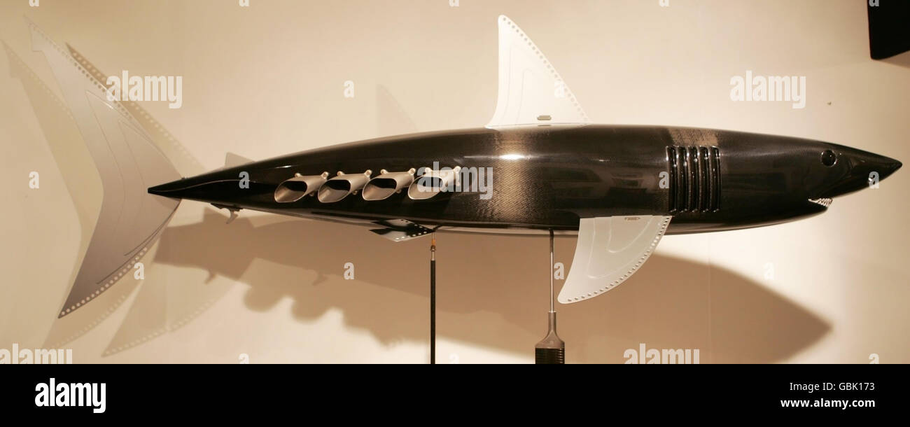 Auf der Chelsea Art Fair wird eine lebensgroße Mako Shark Skulptur aus Jenson Buttons Formel 1 Honda Racing Car Chassis aus dem Jahr 2008 ausgestellt. Stockfoto