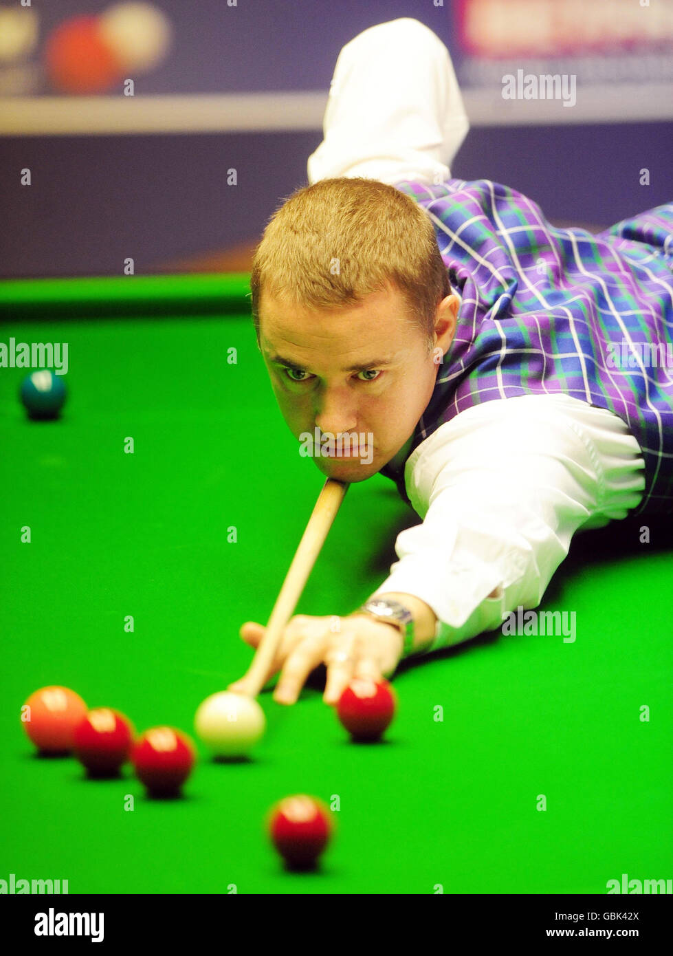 Snooker - Snookerweltmeisterschaften Betfred.com - Tag Eleven - The Crucible Theatre. Stephen Hendry im Einsatz gegen Shaun Murphy während der Snookerweltmeisterschaft Betfred.com im Crucible Theatre, Sheffield. Stockfoto