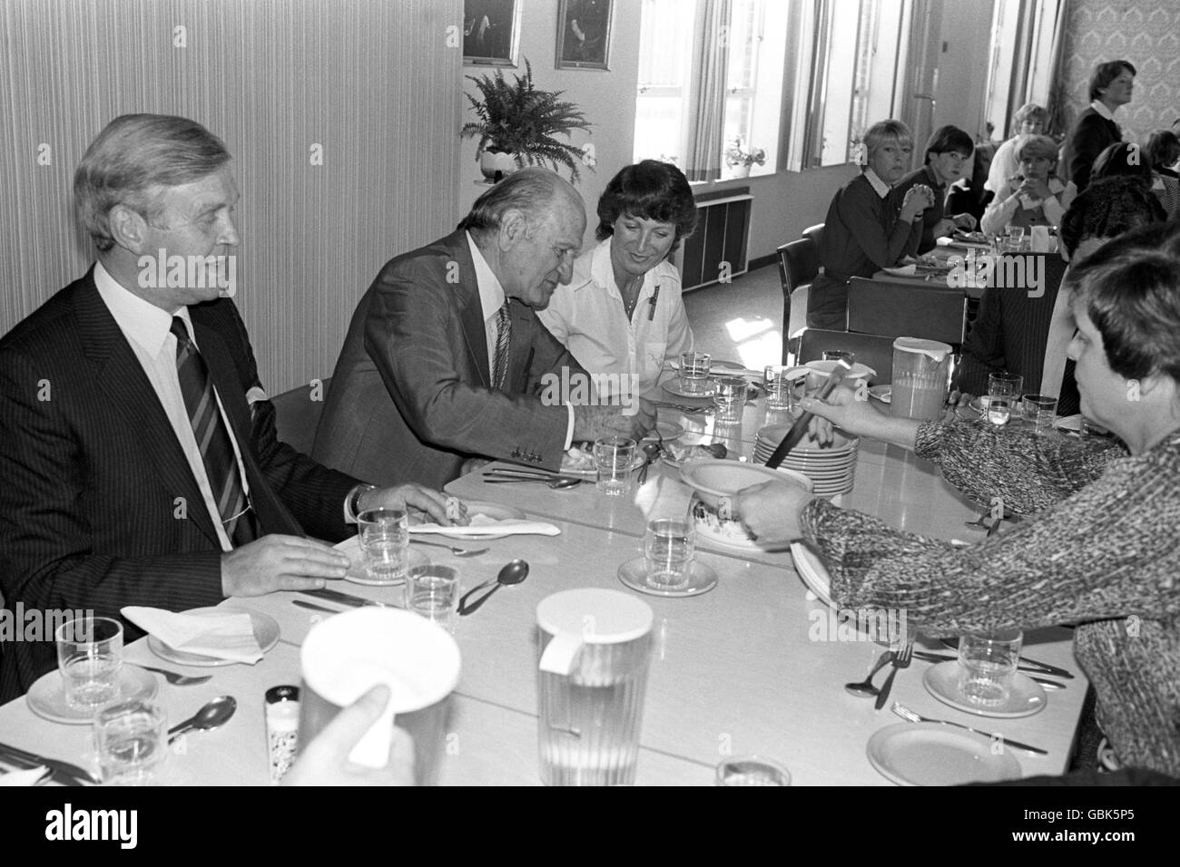 Britische Verbraucher - Kaufhäuser - Marken & Spencer - Sheffield - 1981 Stockfoto