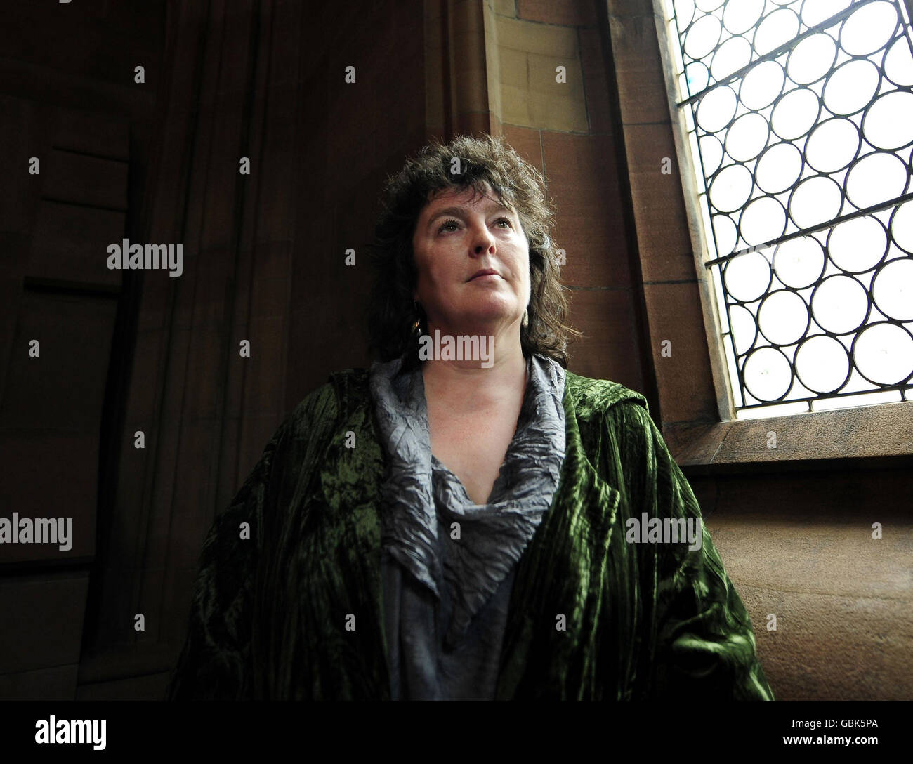 Die neue Dichterin Carol Ann Duffy in der John Rylands Library in Manchester. Stockfoto
