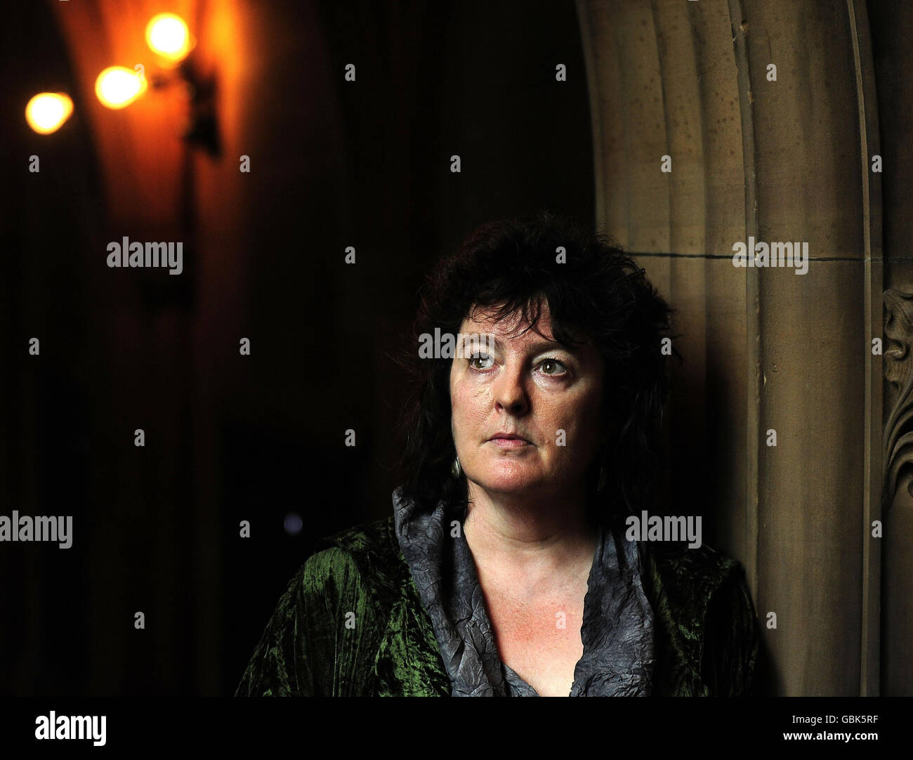 Die neue Dichterin Carol Ann Duffy in der John Rylands Library in Manchester. Stockfoto